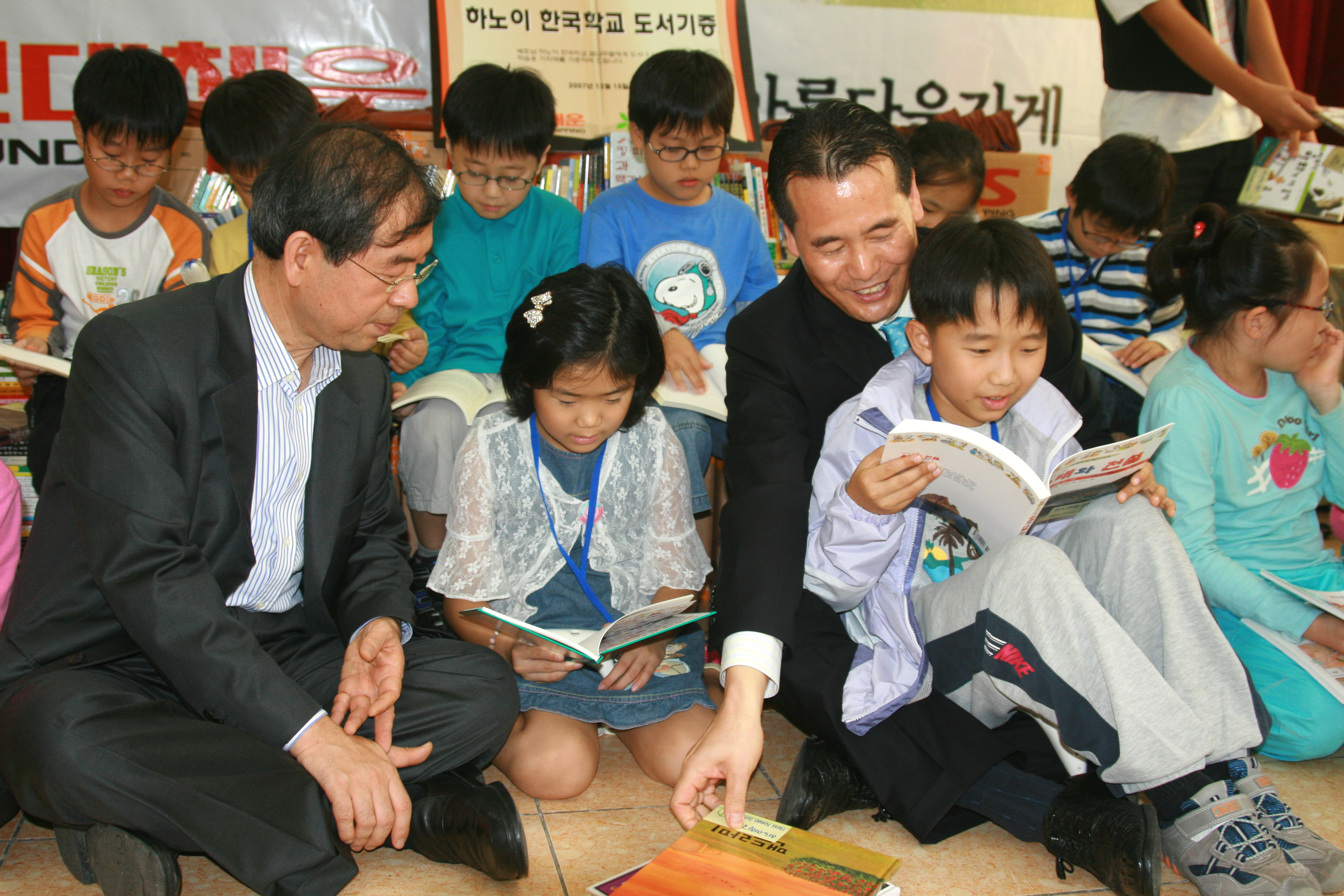 베트남 하노이 한국학교 도서 기증